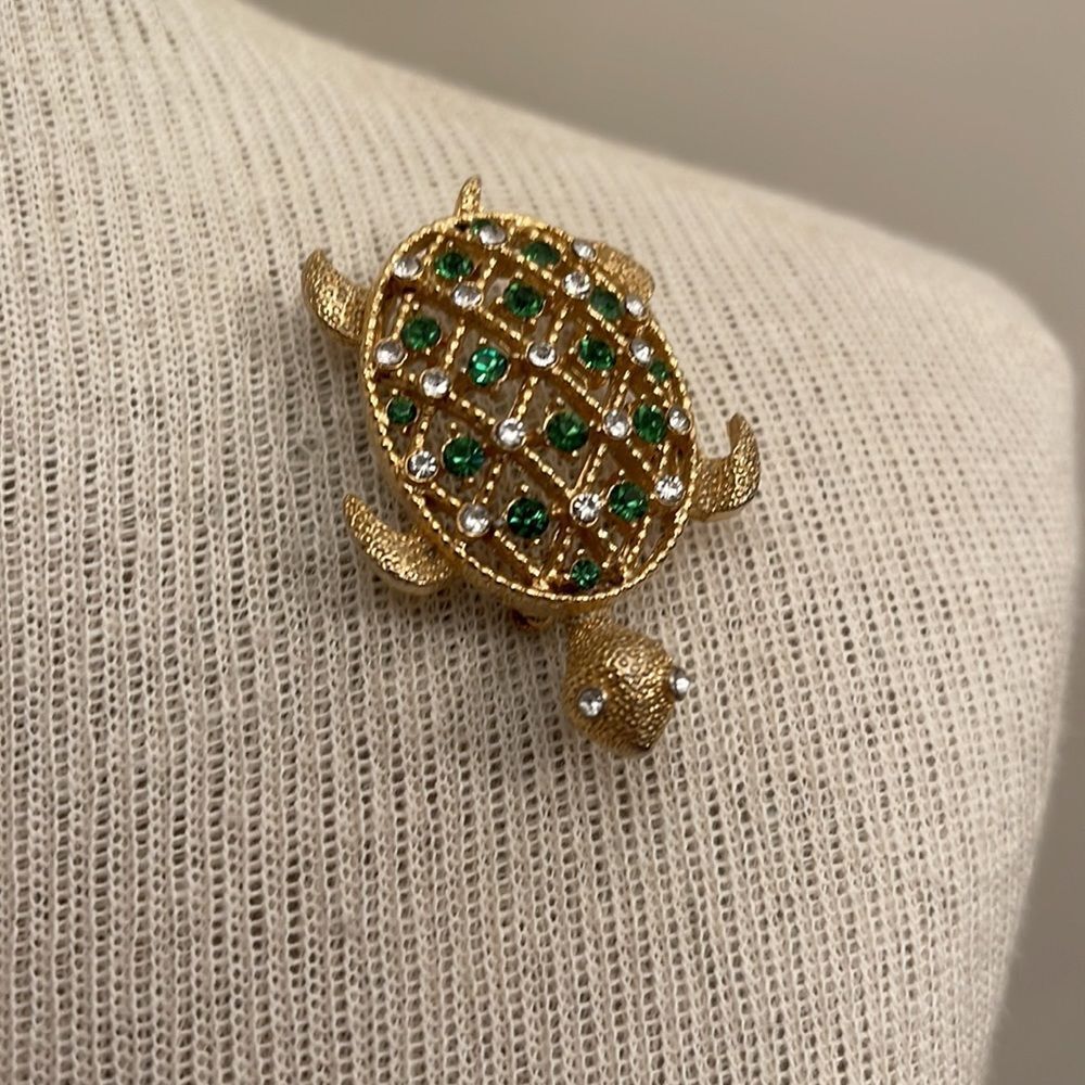 Vintage Lisner Rhinestone Turtle Pin - Picture 9 of 16
